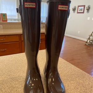 Hunter Women’s Tall Rain boots, brown, size 8